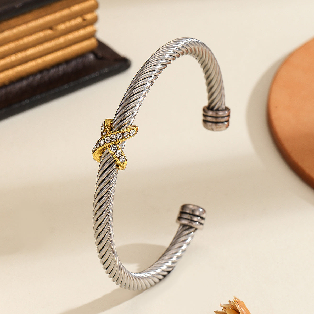 Elegant 8-Character Cross Steel Bracelet - Modern and Trendy Design, Suitable for Both Men and Women, with Zircon Stone Details - ZENTRION
