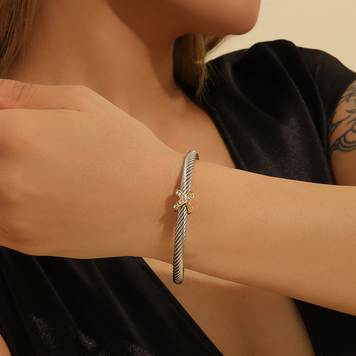 Elegant 8-Character Cross Steel Bracelet - Modern and Trendy Design, Suitable for Both Men and Women, with Zircon Stone Details - ZENTRION